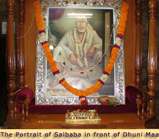 THE PORTRAIT OF SAIBABA IN FRONT OF DHUNI MAA (DWARAKAMAI POSE)