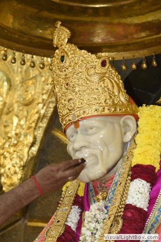 saibaba likes giving food